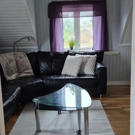 شقة With Fireplace & Garden View